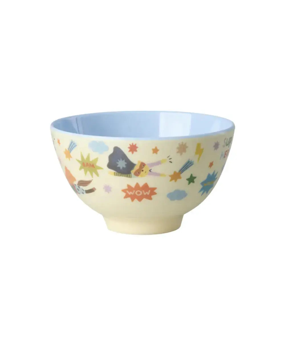 Petit bol en mélamine motif Héros bleu de la marque Rice sur un fond blanc
