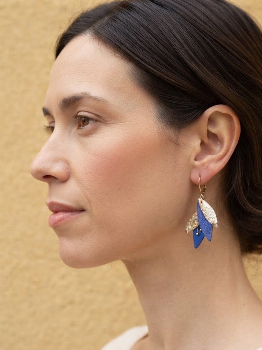 Photo portée des boucles d'oreilles Tibre réalisées en France par la marque May & June