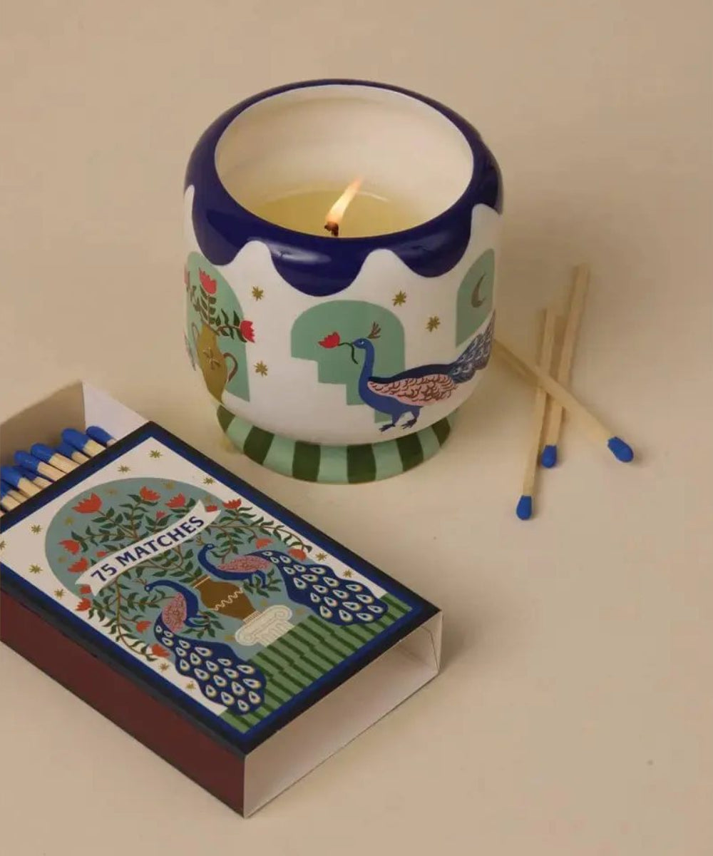 Vue en situation de Bougie Adopo Paon Misted Lime de la marque Paddywax