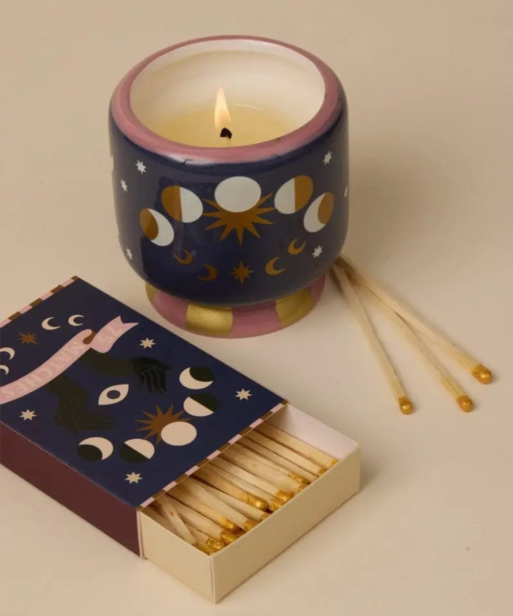 Vue en situation de Bougie Adopo Phases de lune Jasmine & Rose de la marque Paddywax