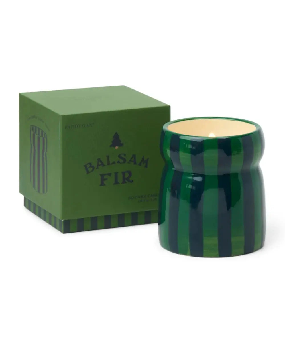 Bougie en ceramique a rayures vertes et bleu marine cabana sapin baumier de la marque paddywax.