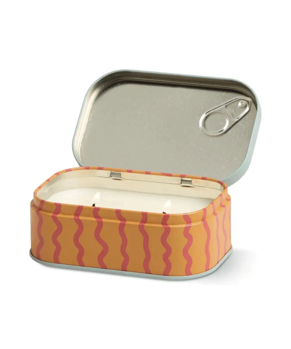 Détail bougie parfumée agrumes et mandarine deux mèches design vintage.