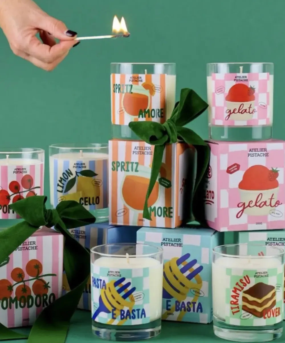 Bougies de la marque Atelier Pistache en situation