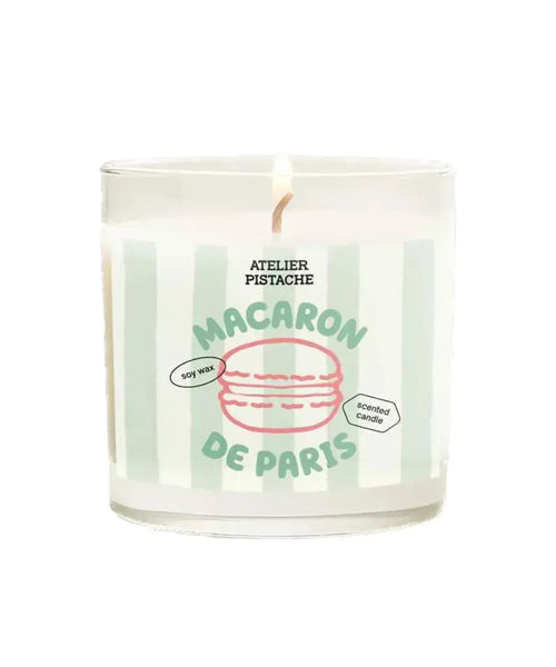 Bougie Macaron de la marque Atelier Pistache sur fond blanc