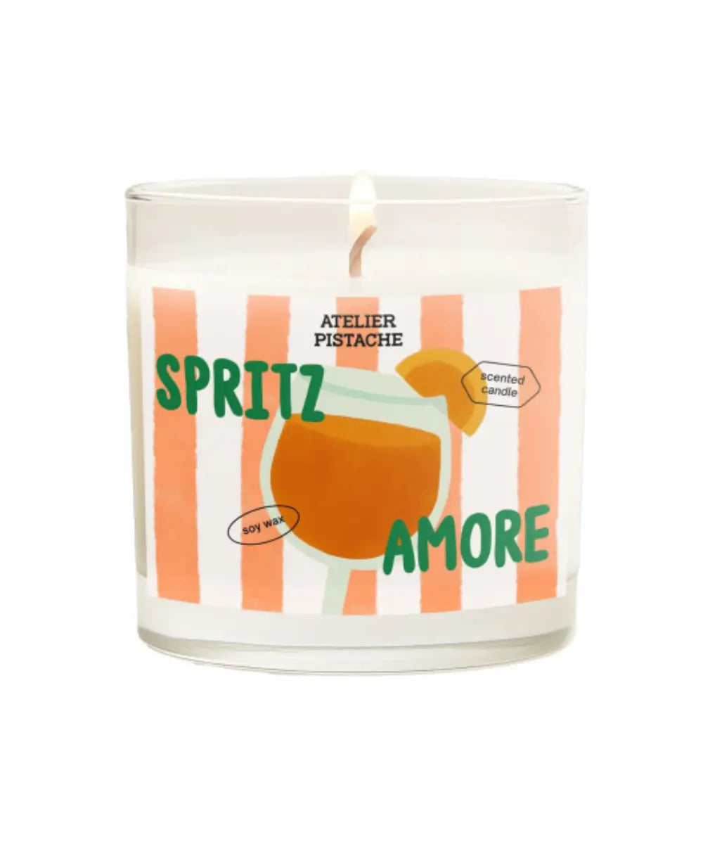 Bougie Spritz en cire de soja de la marque Atelier Pistache sur fond blanc