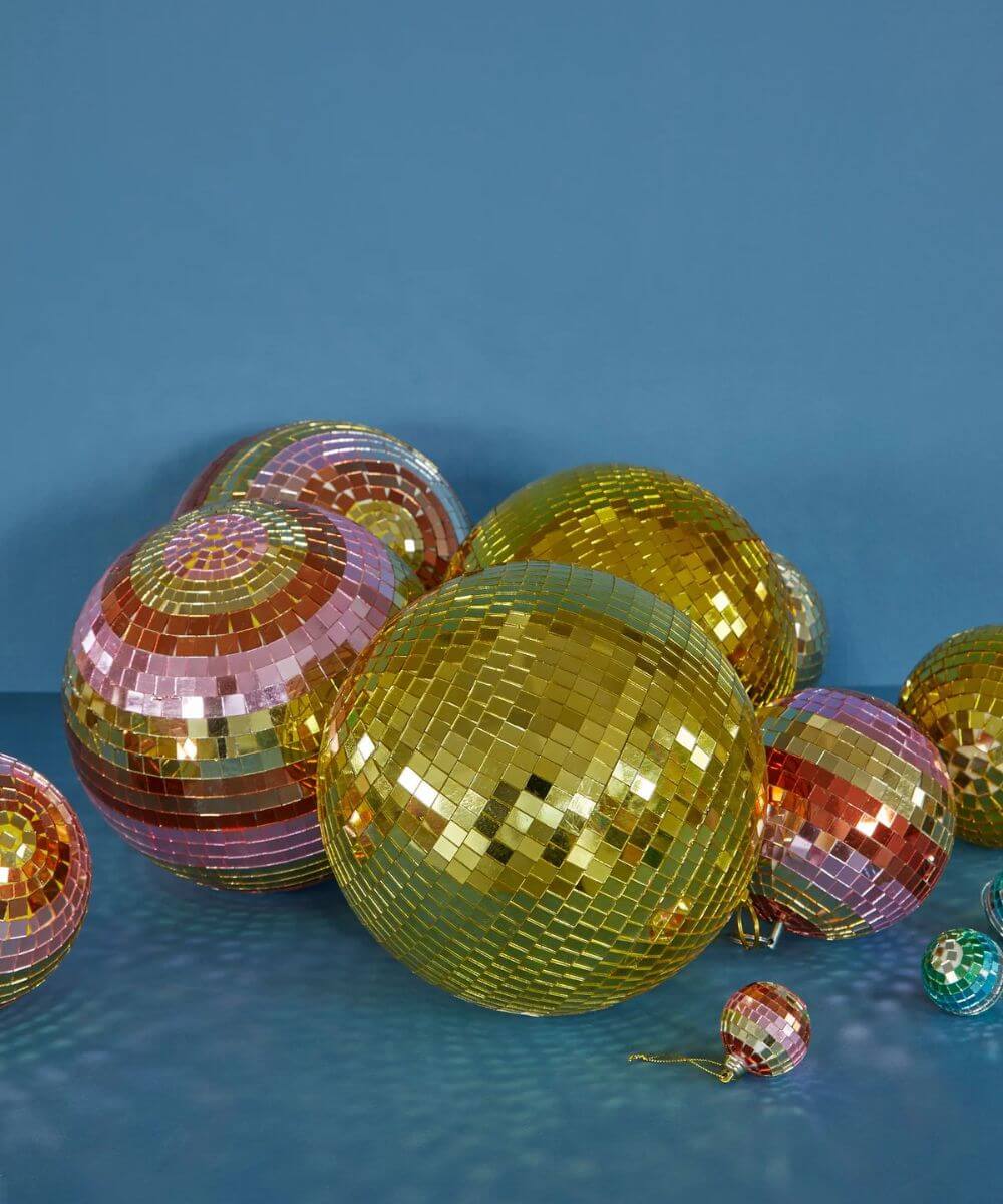 Vue de plusieurs Boules à facettes de différentes tailles de la marque Rice