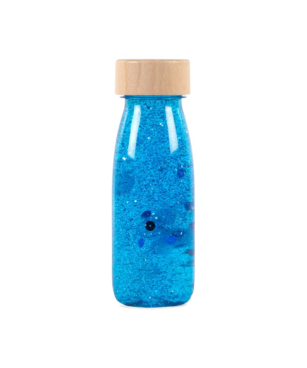 Bouteille sensorielle Float bleue avec paillettes et pompons de Petit Boum