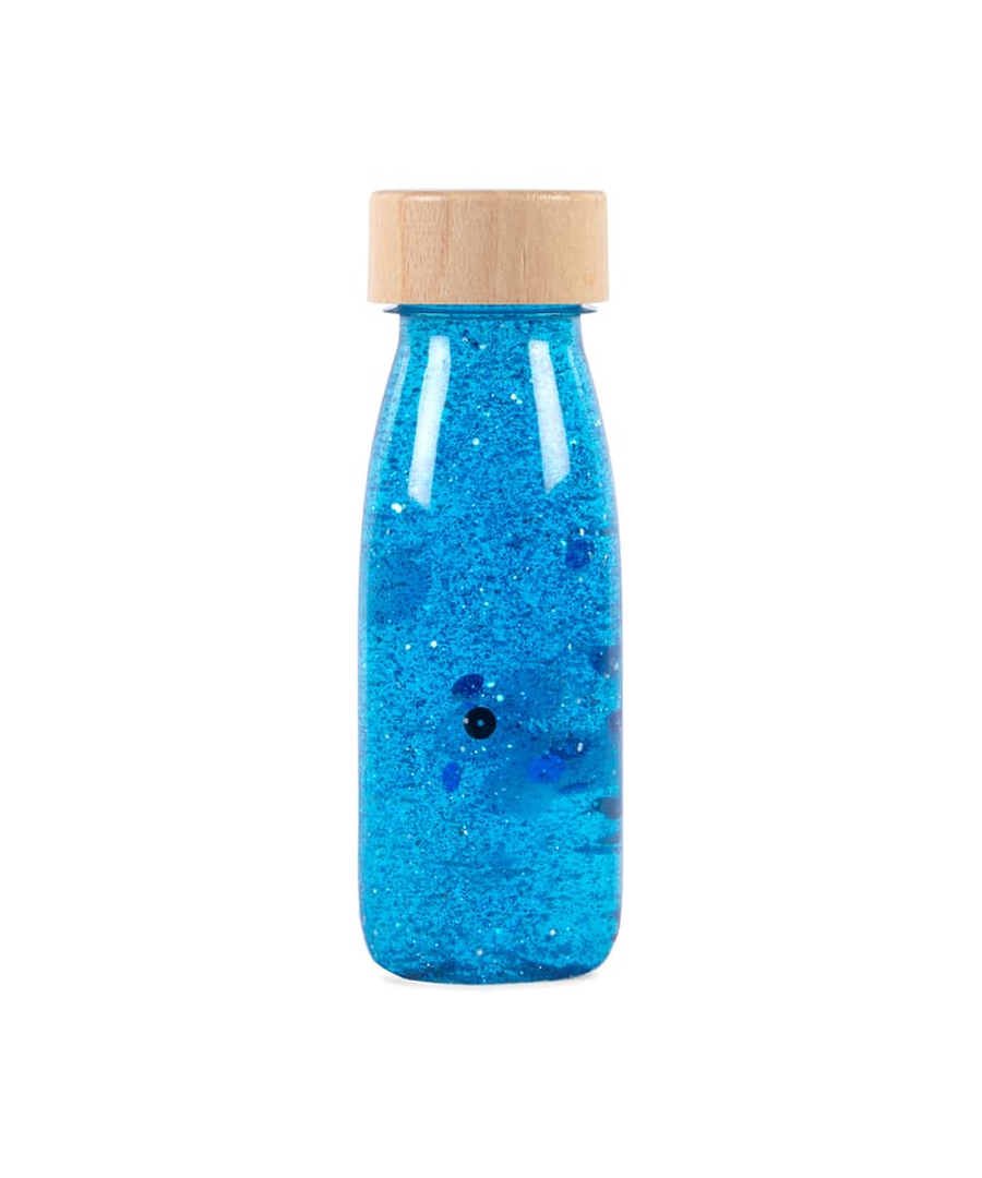 Bouteille sensorielle Float bleue avec paillettes et pompons de Petit Boum