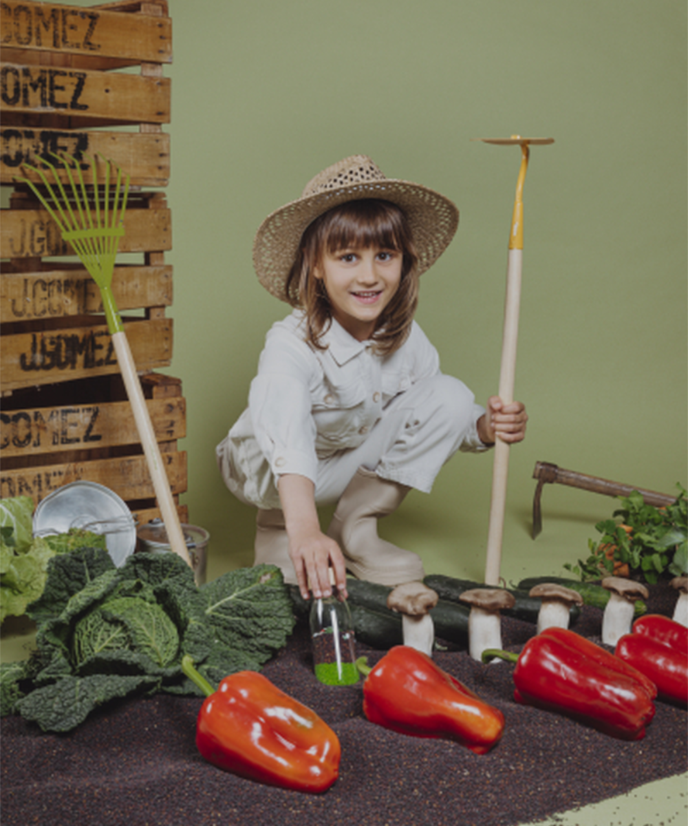 Bouteille sensorielle Learn Légumes avec potager miniature de Petit Boum