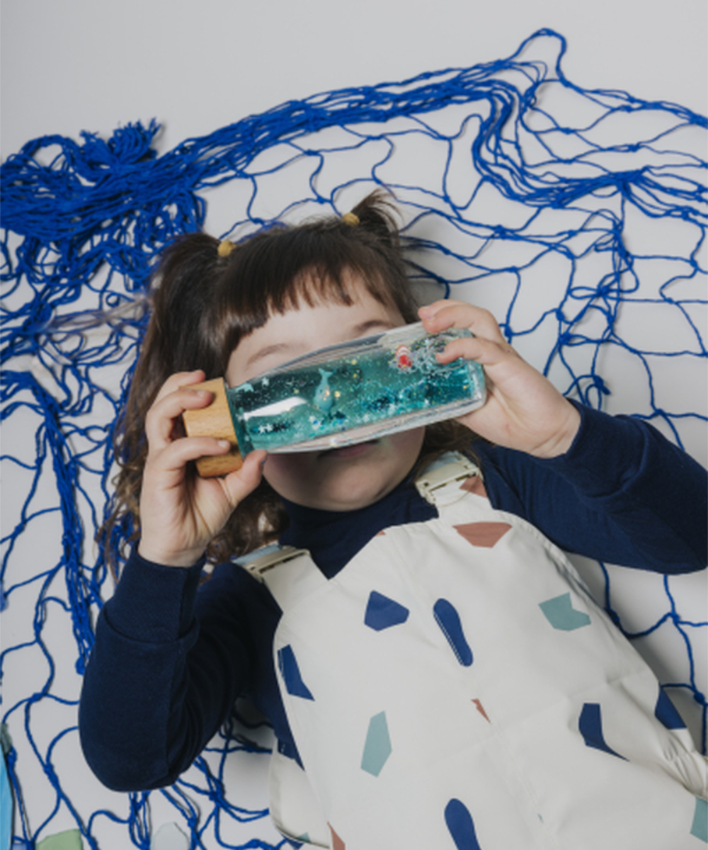 Bouteille sensorielle Move Whale Calm avec baleine de Petit Boum