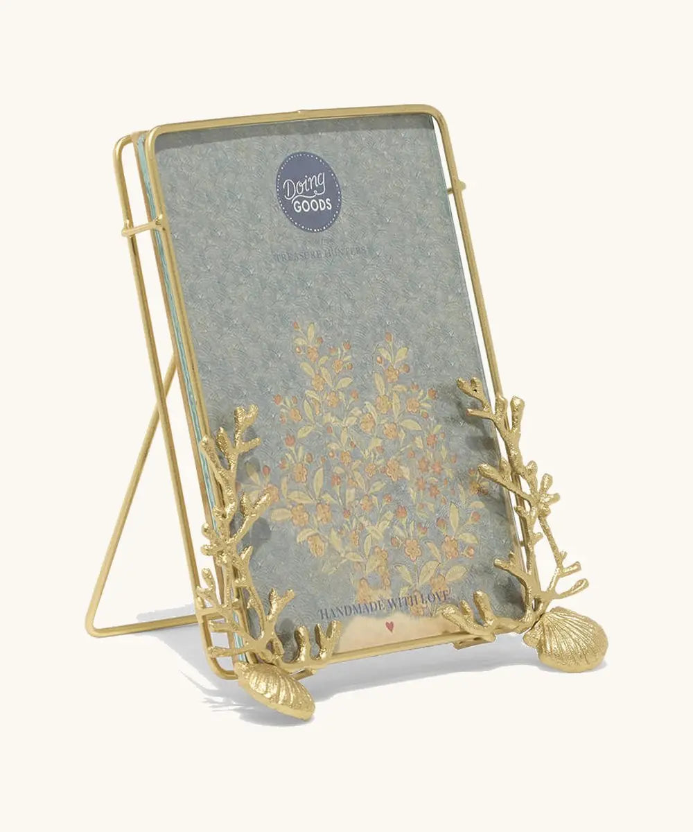 Cadre Kaia Corail Grand Doing Goods vu de face sur fond clair