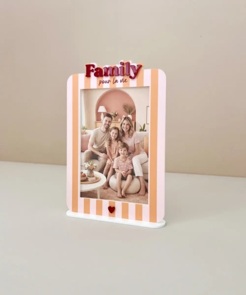 Cadre photo Family Rayures Rose et orange de la marque française Print your Love en situation