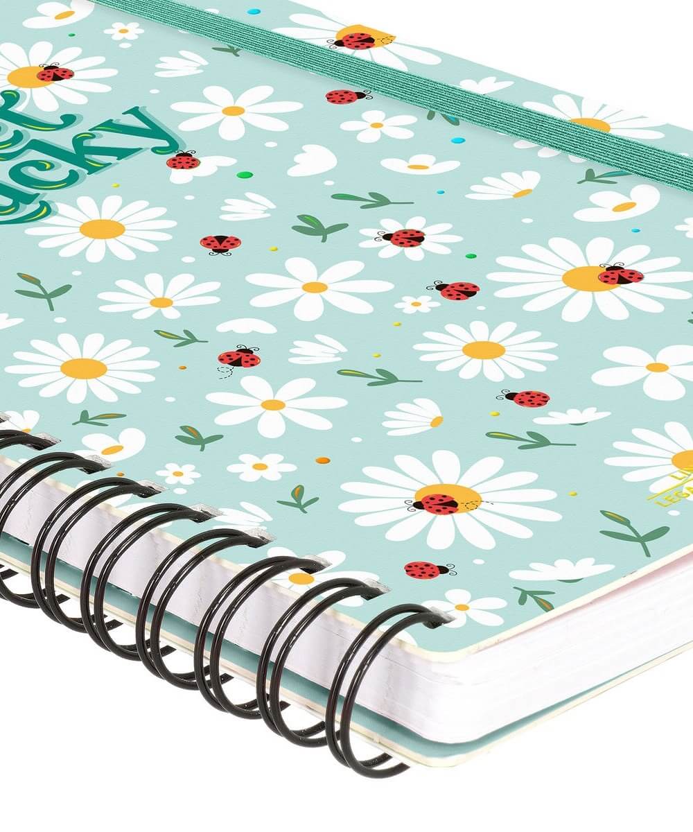 Cahier A5 à spirale Coccinelle de la marque Legami, en détail