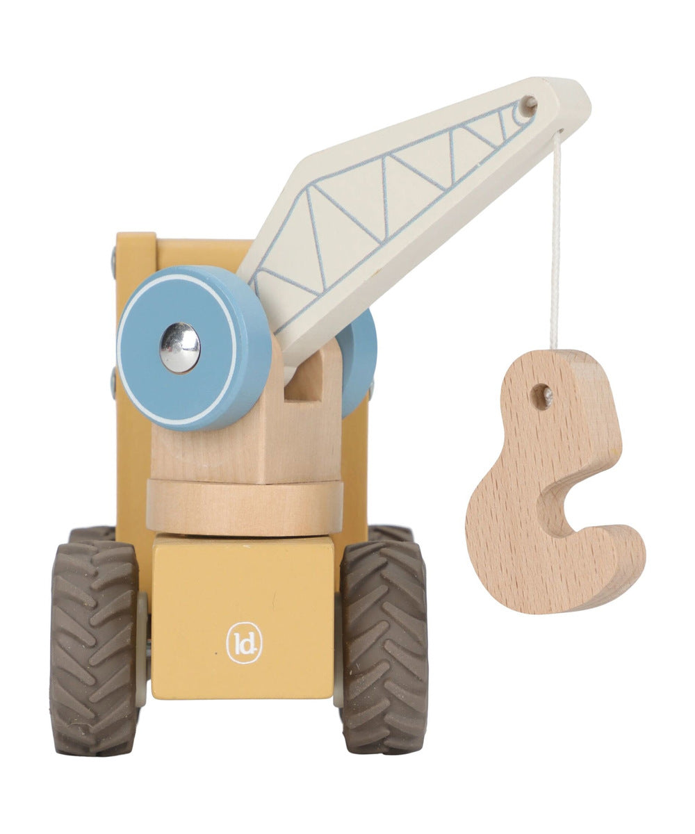 Détail du bras rotatif et de la charge du camion-grue Little Dutch sur fond blanc