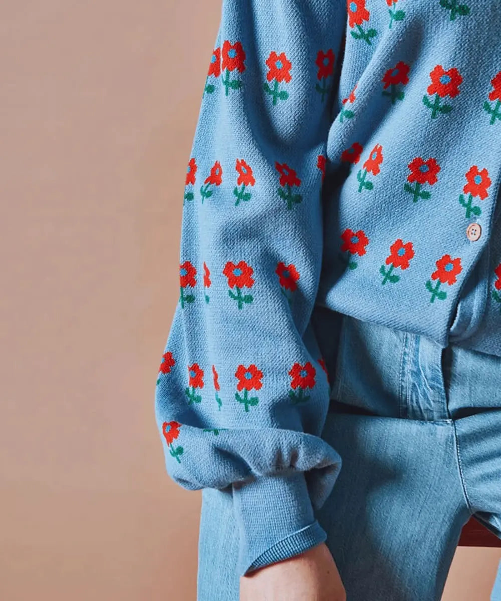 Détail de la manche du Cardigan Jacquard Fleurs Emile et Ida