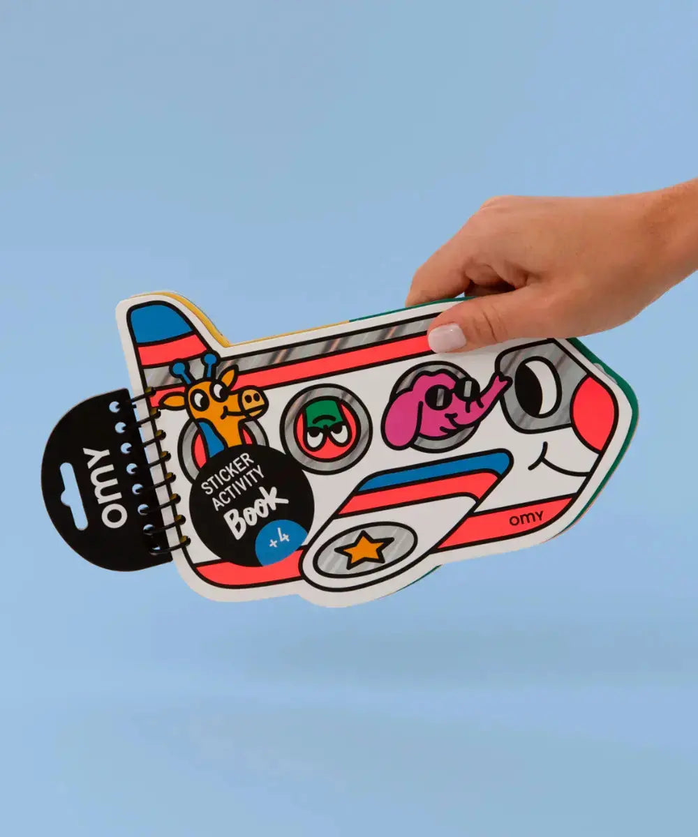 Carnet d'activités Vroom d'OMY composer de 10 illustrations et de 80 stickers