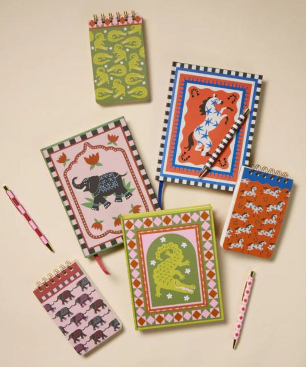Vue en situation de Carnet Adopo - Cheval de la marque Designworks