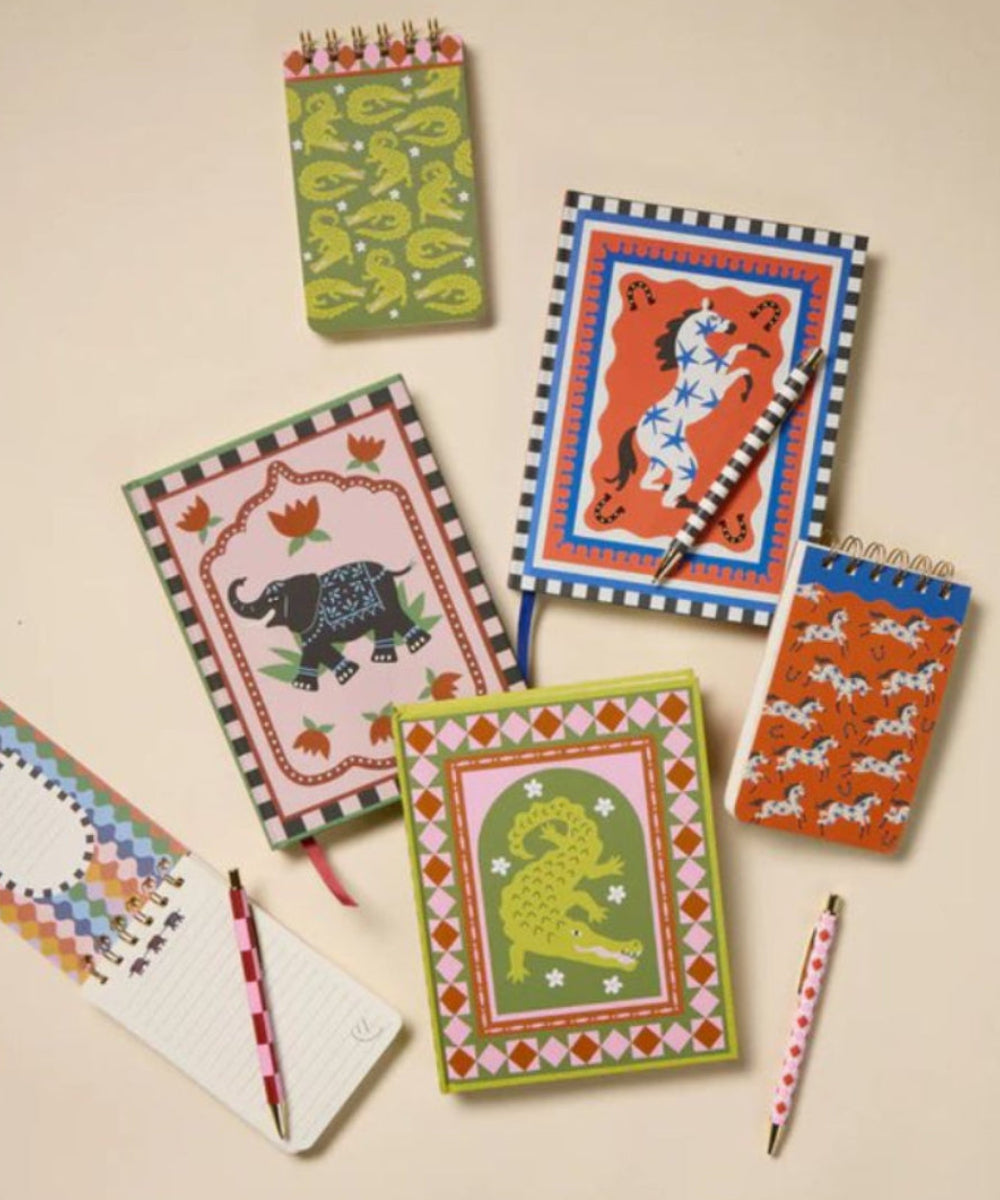 Vue en situation de Carnet Adopo - Éléphant de la marque Designworks