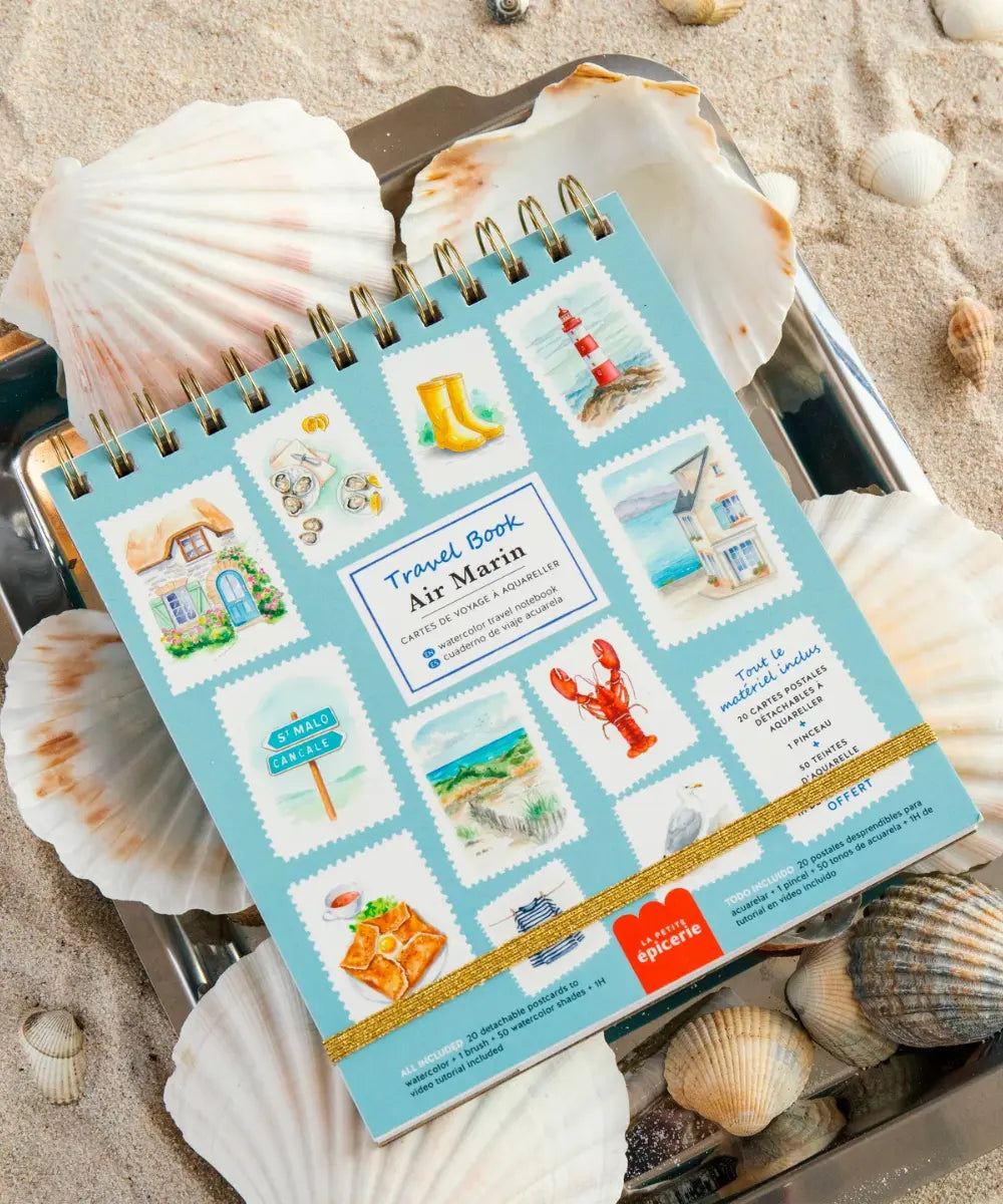 Carnet d'aquarelle Travel Book Air Marin de la marque La Petite Epicerie en situation