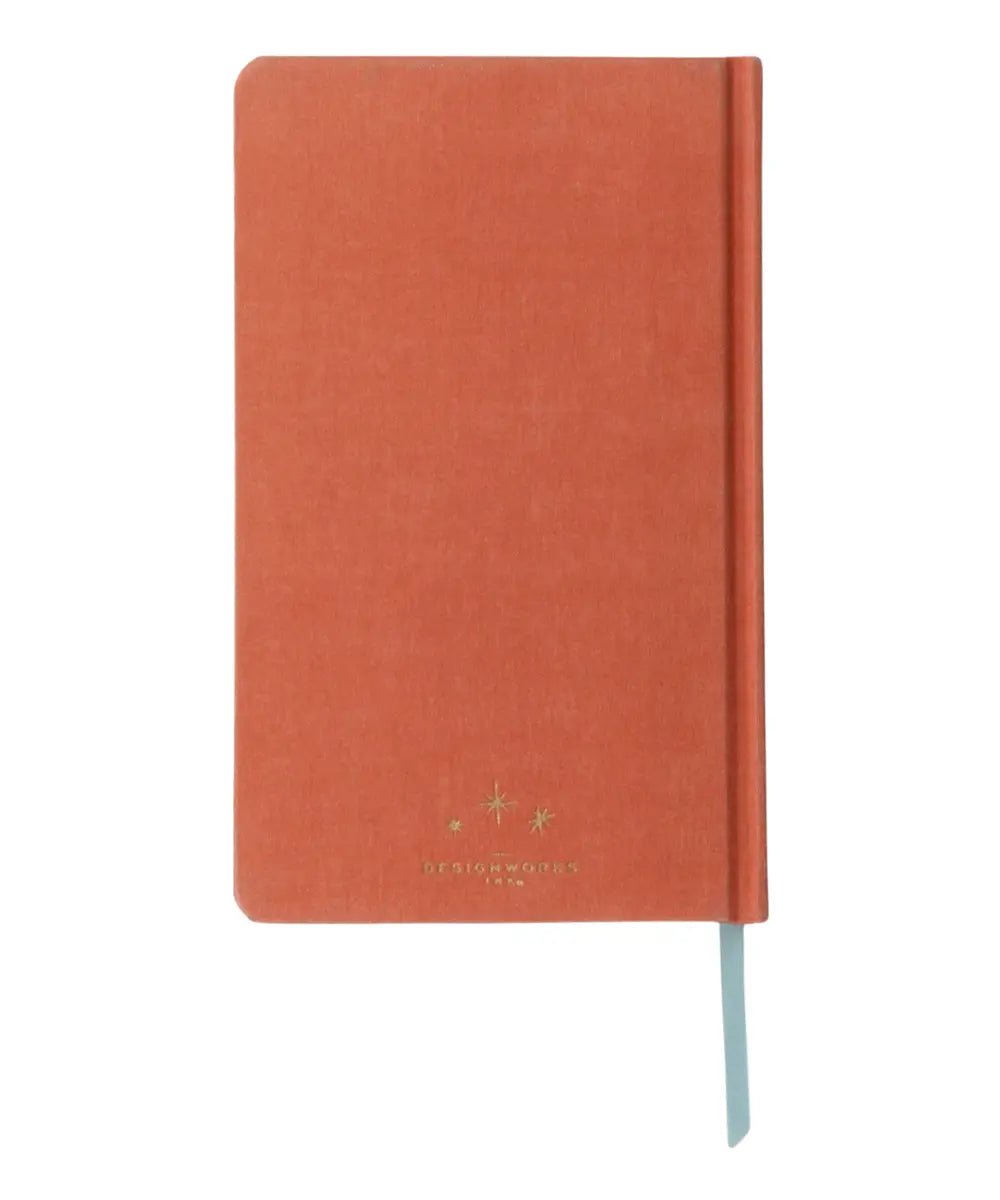 Carnet de notes en tissu terracotta avec couverture en toile et motifs celestes soleil.