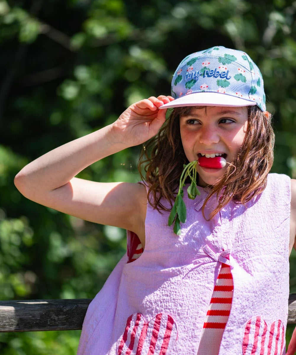 Casquette enfant Veggie Pals The Cotton Cloud portée par un enfant