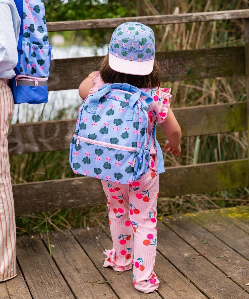 Casquette enfant Veggie Pals The Cotton Cloud portée par un enfant