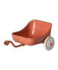 Chariot pour tricycle corail Maileg, vue produit sur fond blanc