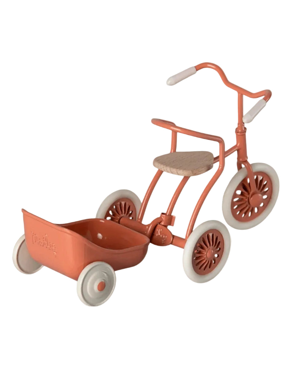 Chariot corail Maileg fixé à son tricycle, tricycle vendu séparément