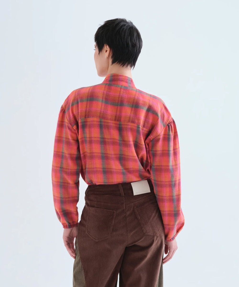 Chemise à carreaux rouges avec lavallière de Compañía Fantástica