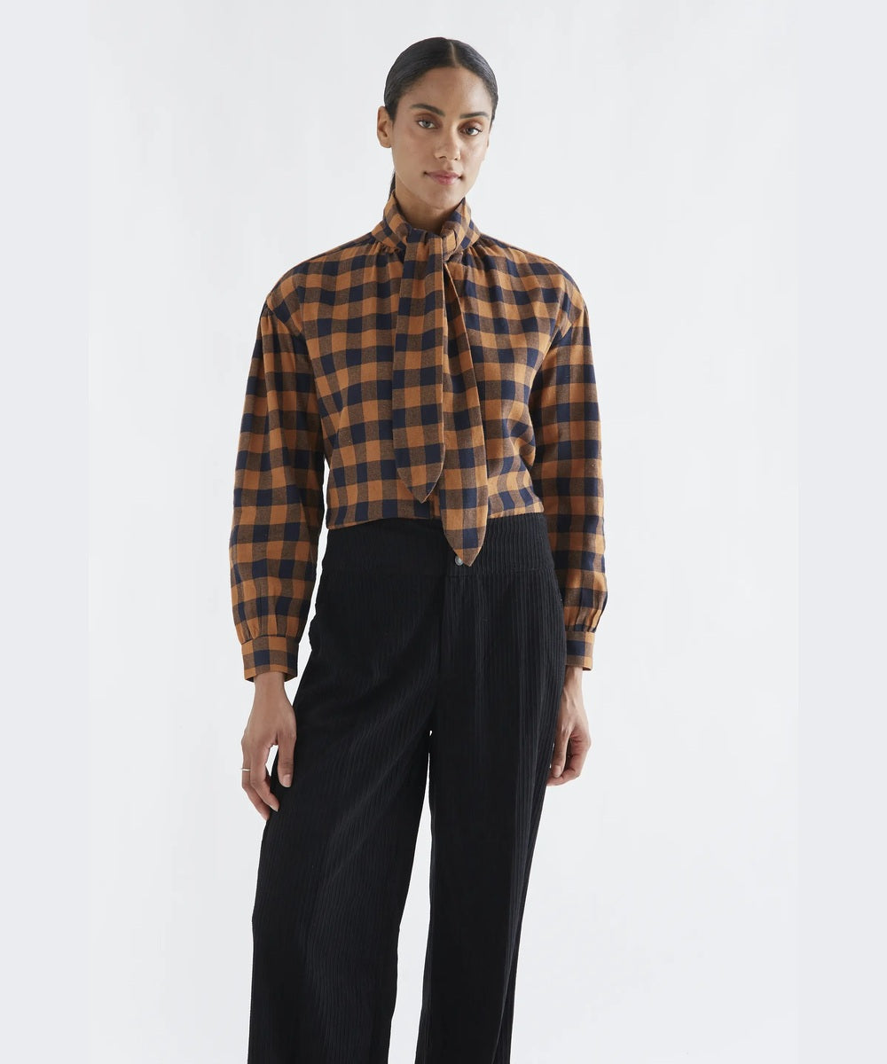 Chemise à lavallière carreaux marron et bleu de Compañía Fantástica