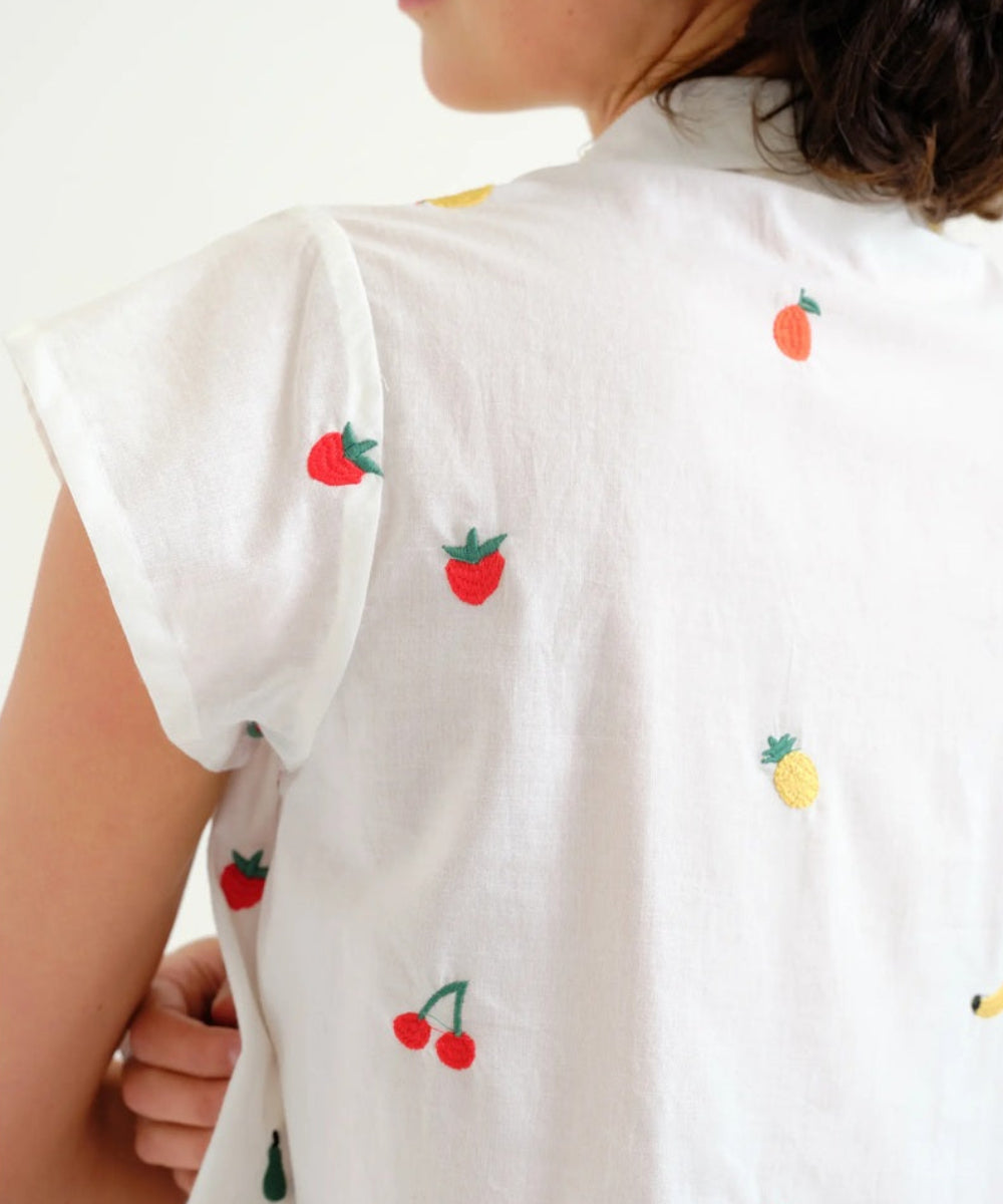 Chemise blanche broderie salade de fruits de Compañía Fantástica