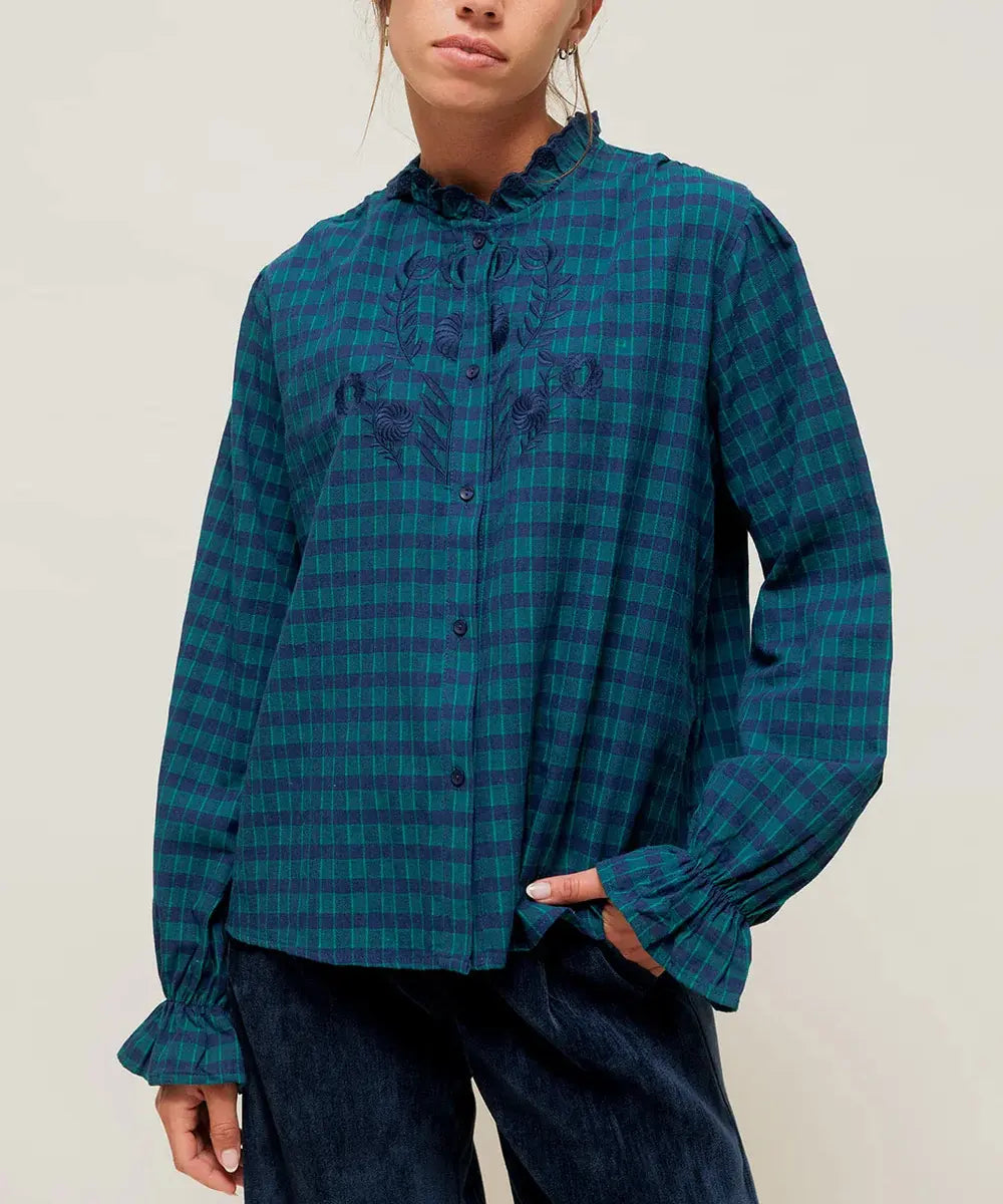 Chemise a carreaux vert Helyssa Emilie Karston avec grand col retro brode et festonne