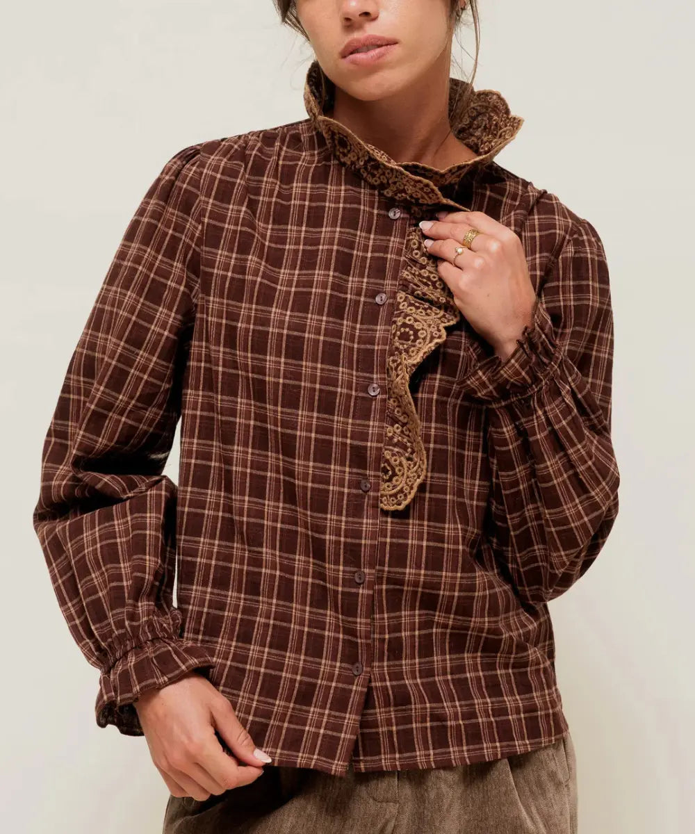 Chemise a carreaux Alyssia en coton avec grand col a volants brode et festonne