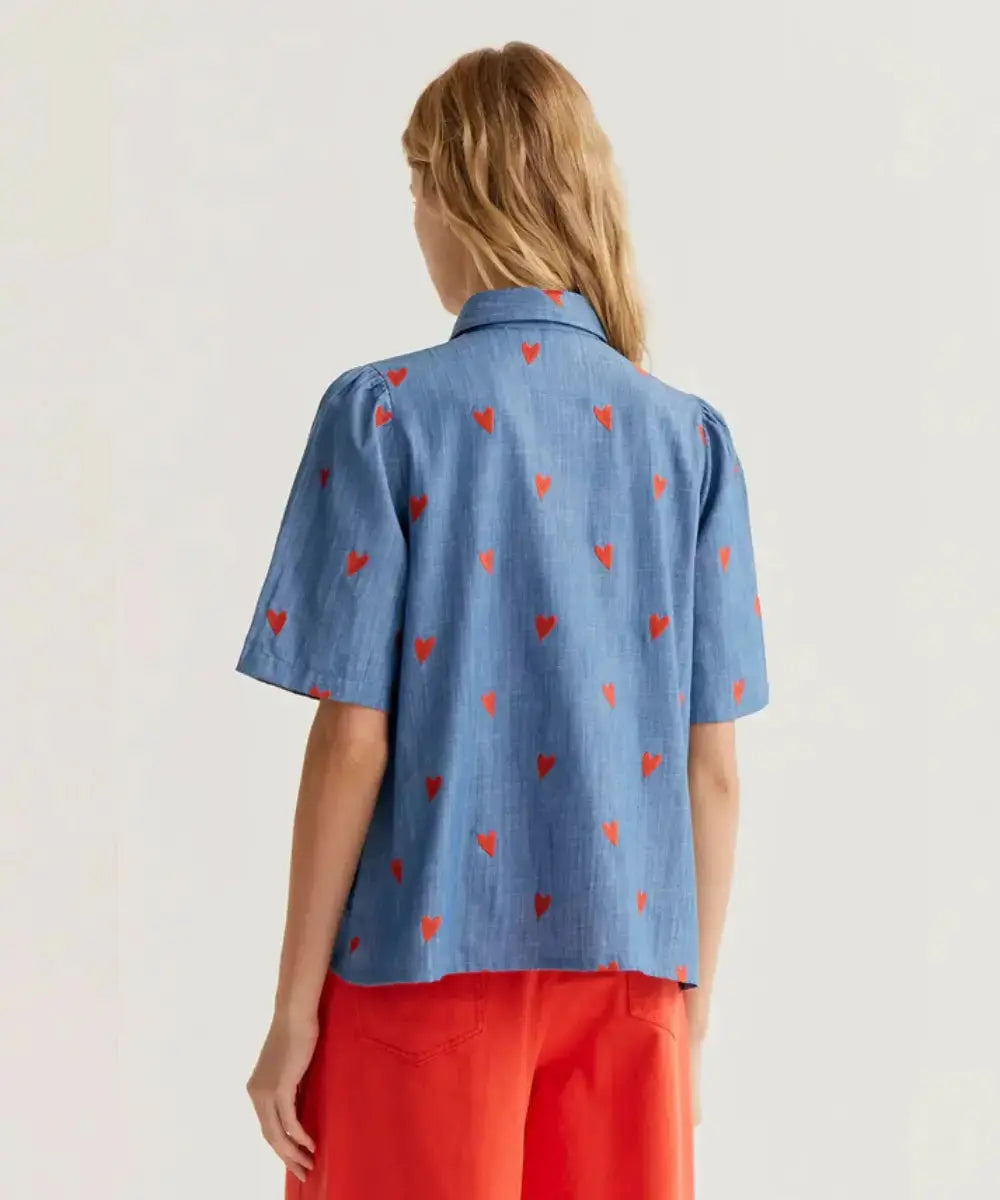 Photo du dos de la chemise en coton Broderies Coeurs de Compania Fantastica