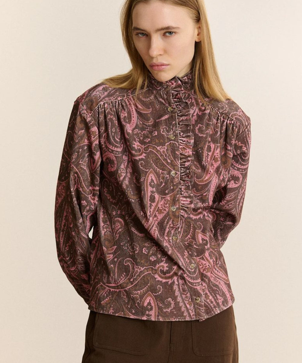 Chemise imprimée Denis Chocolat Garance Paris portée de face