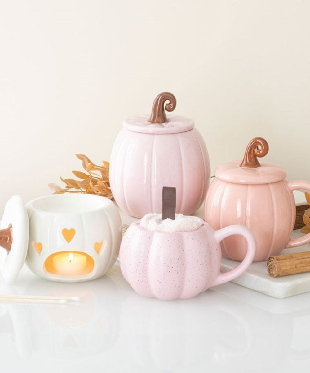 Coffret Mug Citrouille rose et chaussettes de la sélection Merci Léonie en détail ou en situation