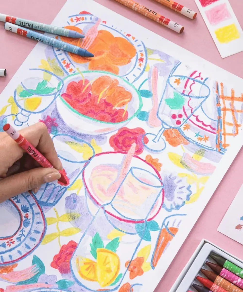 Femme en train de réaliser le Coffret Petit Pastel au Numéro Comme un Dimanche de La Petite Épicerie