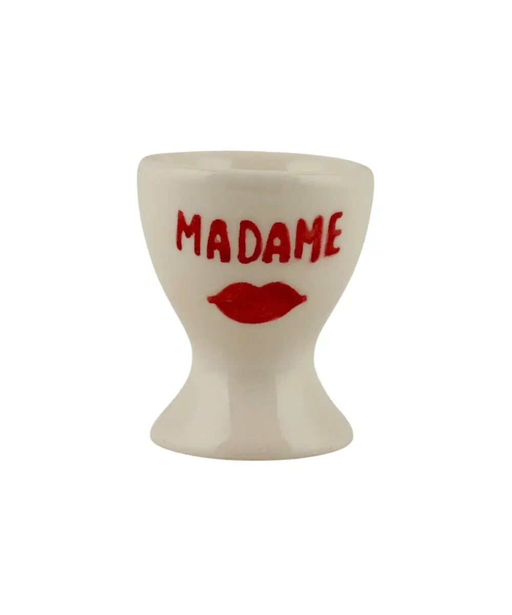 Coquetier en céramique Madame d'Atelier Pistache sur fond blanc
