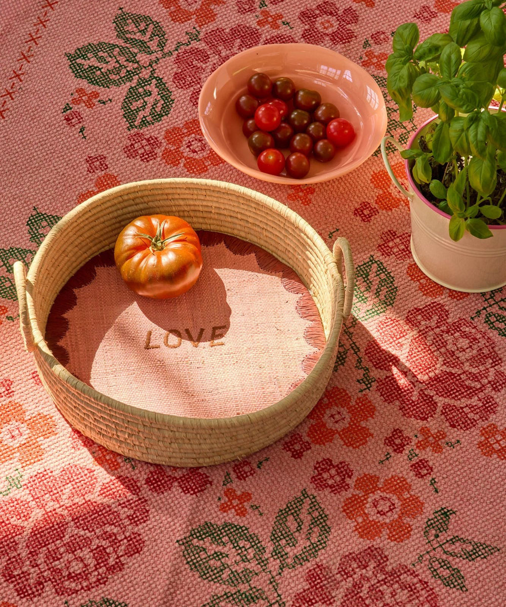 Corbeille à pain ronde en raphia naturel brodée Love de Rice