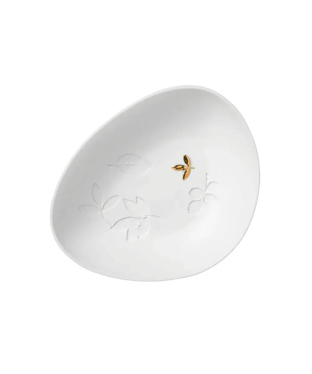 Coupelle en porcelaine blanche et ornée de feuilles dorées de la marque Räder