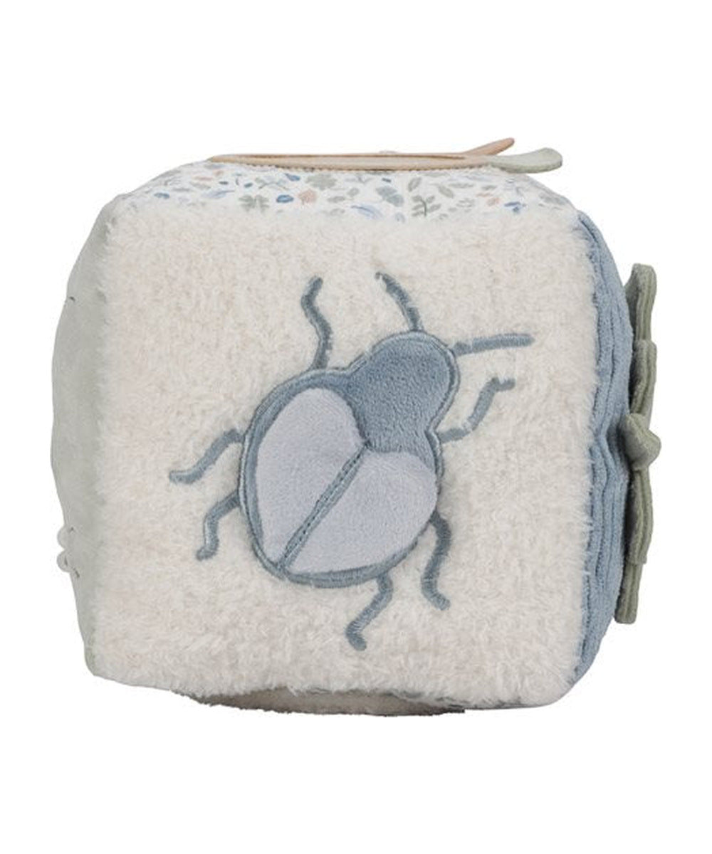 Face coccinelle du cube d’activités Miffy Lucky Leaves sur fond blanc