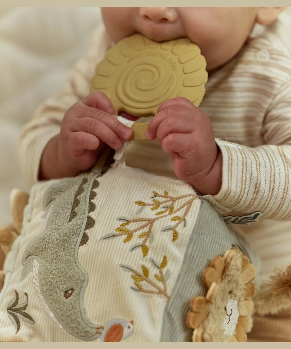 Zoom sur le Cube d'activités pour bébé de la collection Safari Friends de la marque Little Dutch