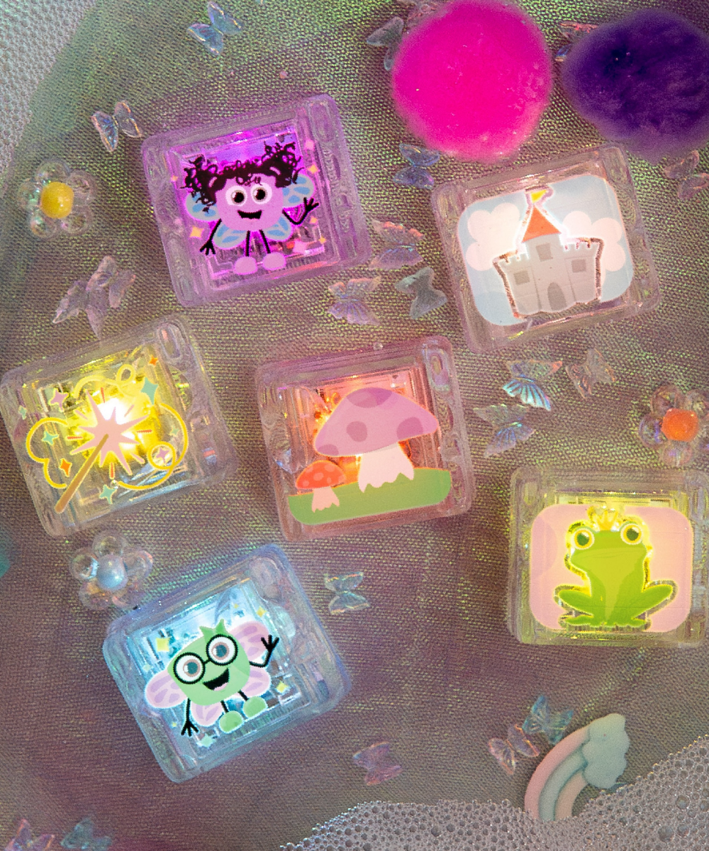Cubes lumineux Contes de fées Glo Pals dans un jeu sensoriel