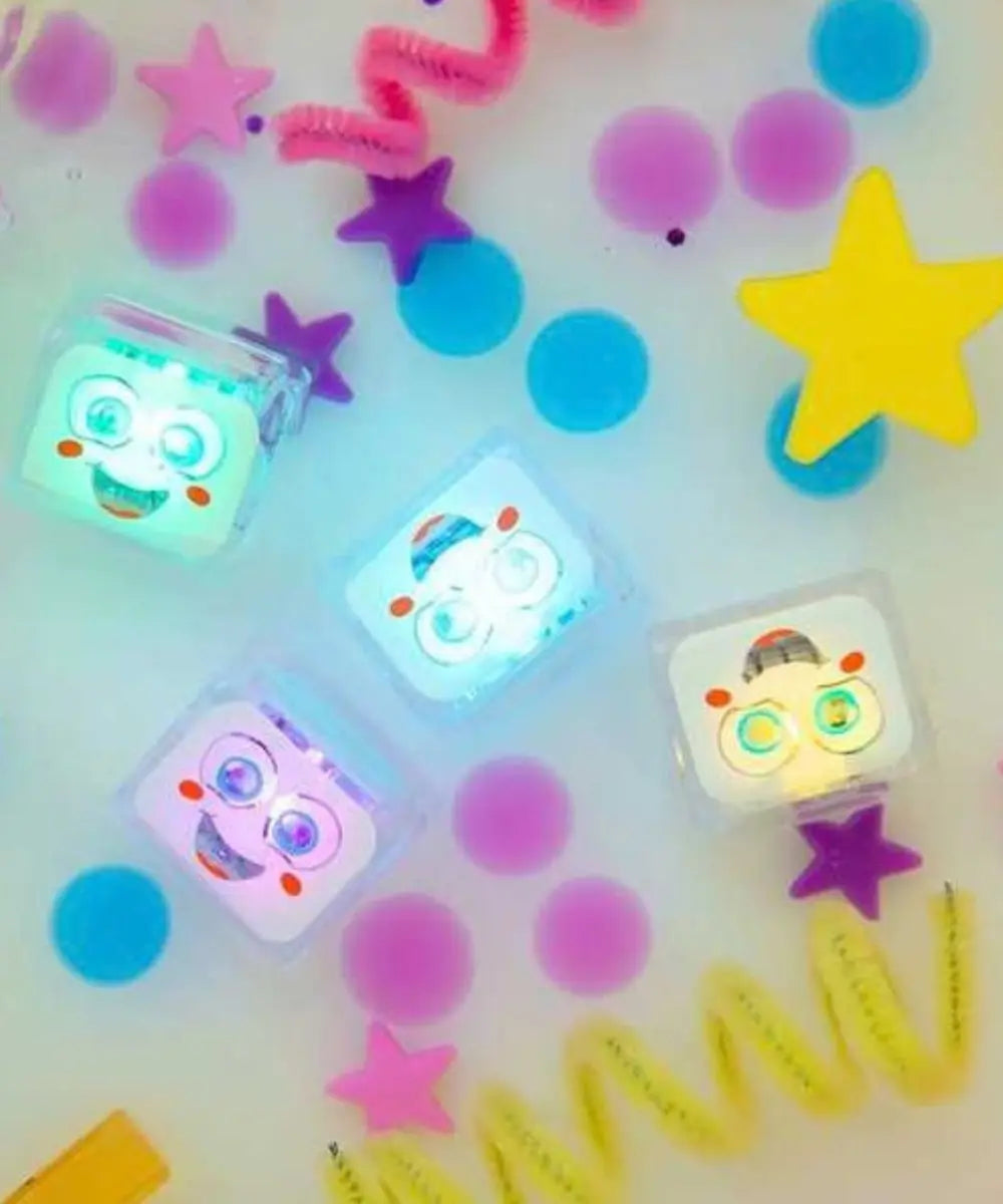 Les cubes Glo Pals sont parfaits pour rendre l'heure du bain ludique