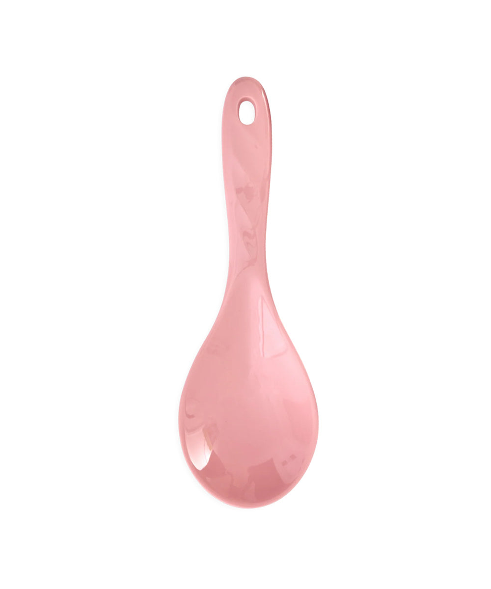 Cuillère à salade en mélamine unie, variante Rose tendre, de Rice sur fond blanc