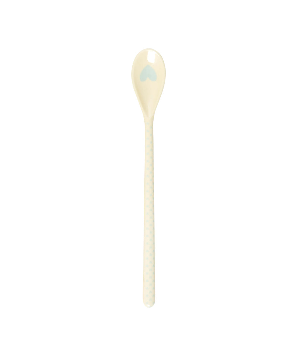Cuillère latte en mélamine Favorite Hearts, variante Bleu clair, de Rice sur fond blanc