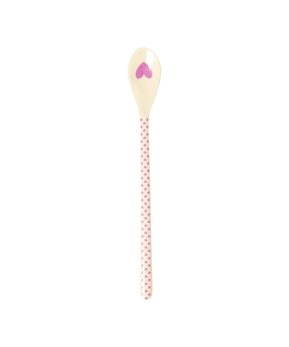 Cuillère latte en mélamine Favorite Hearts, variante Rose vif, de Rice sur fond blanc