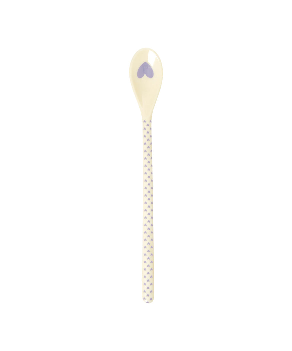 Cuillère latte en mélamine Favorite Hearts, variante Lavande, de Rice sur fond blanc