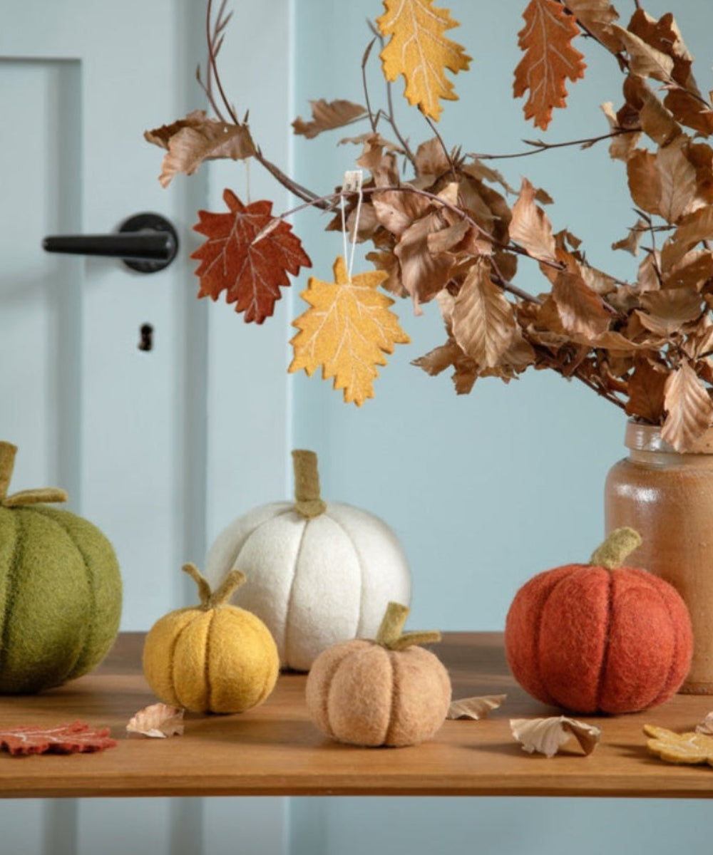 Set de 3 feuilles de chene en laine feutree cardee artisanale deco automne.