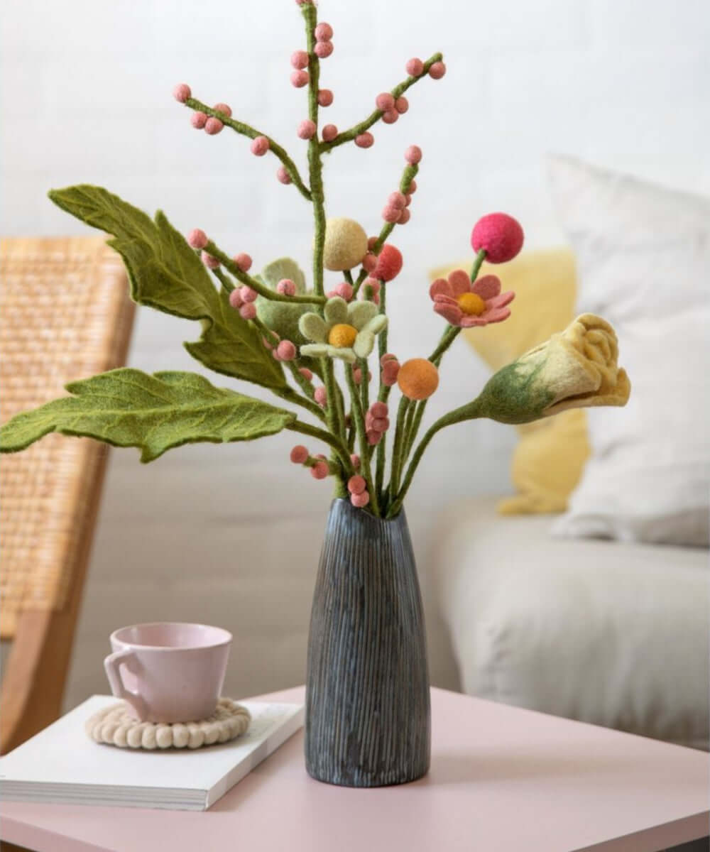 Gros plan en situation de Fleur décorative orange diamètre 2 de la marque Gry & Sif